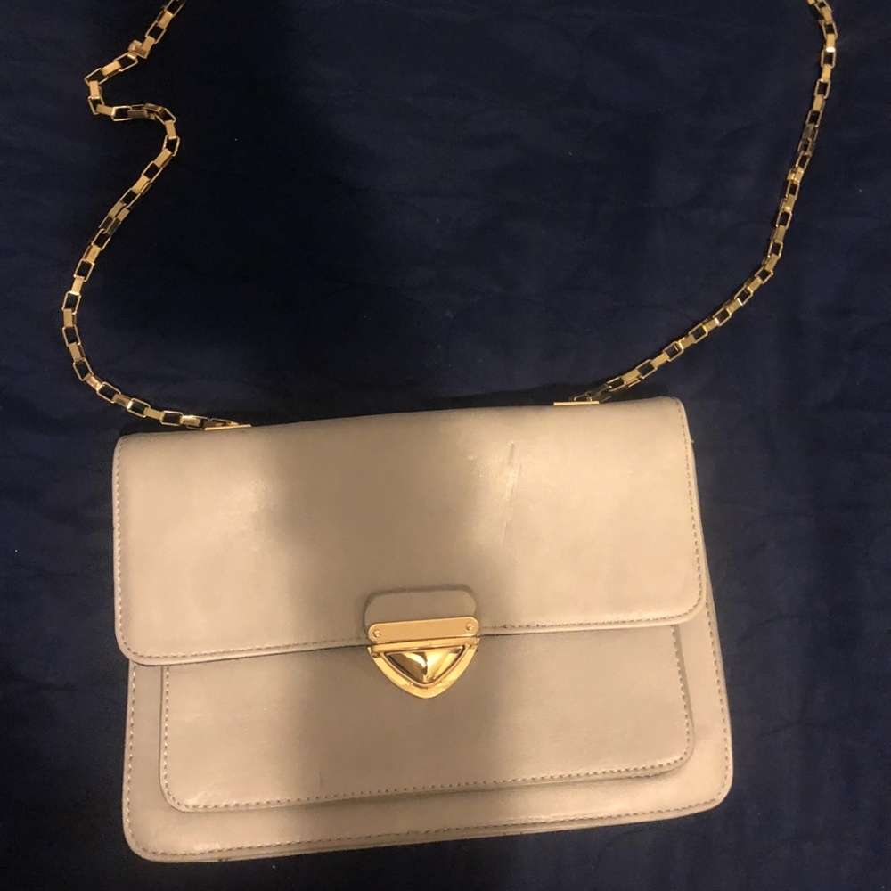 Grey purse with gold chain
